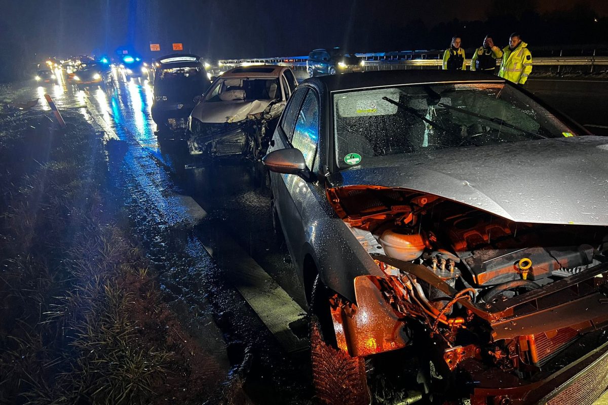 A2 crash near Dover today: Lane closures in place as emergency services respond to multi-vehicle accident